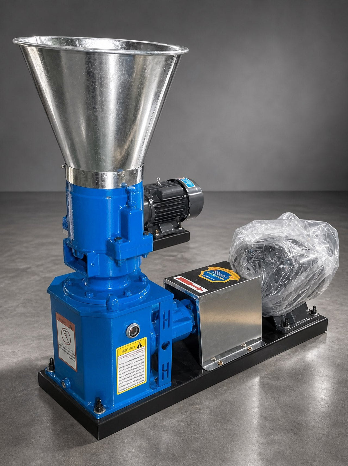 Flat-die feed pellet machine with hopper and pelleting chamber, full view