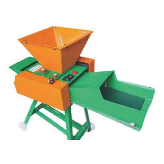 New Conveyor-Belt Hay Cutter